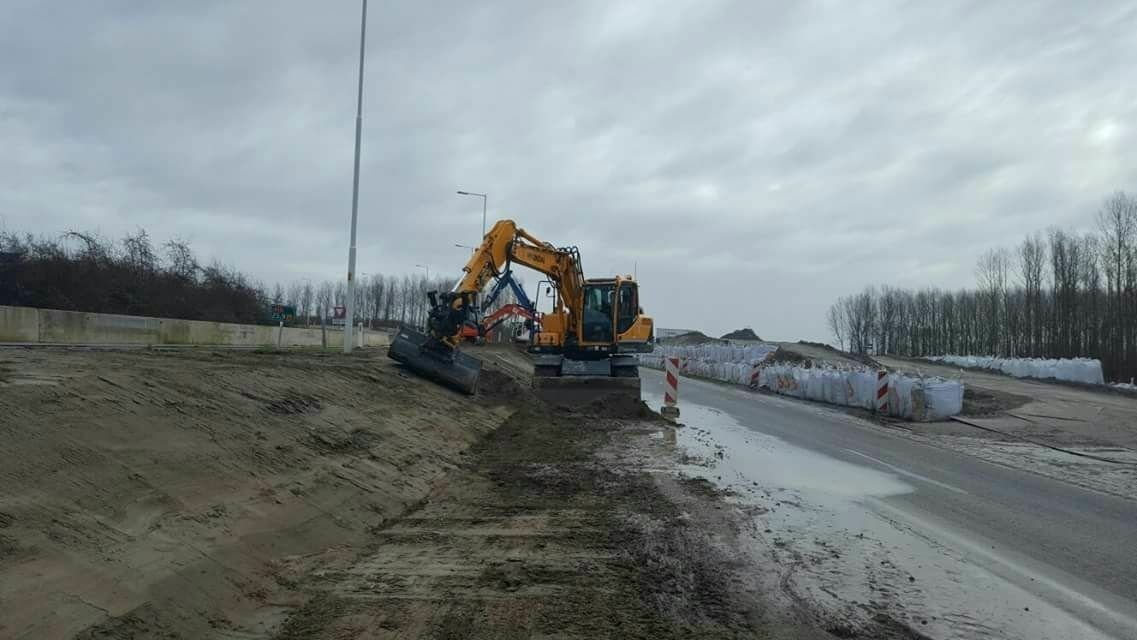 Pieter-Langendoen-Infra-grondwerk-grond-vlak-maken-voor-bestrating-asfalteren